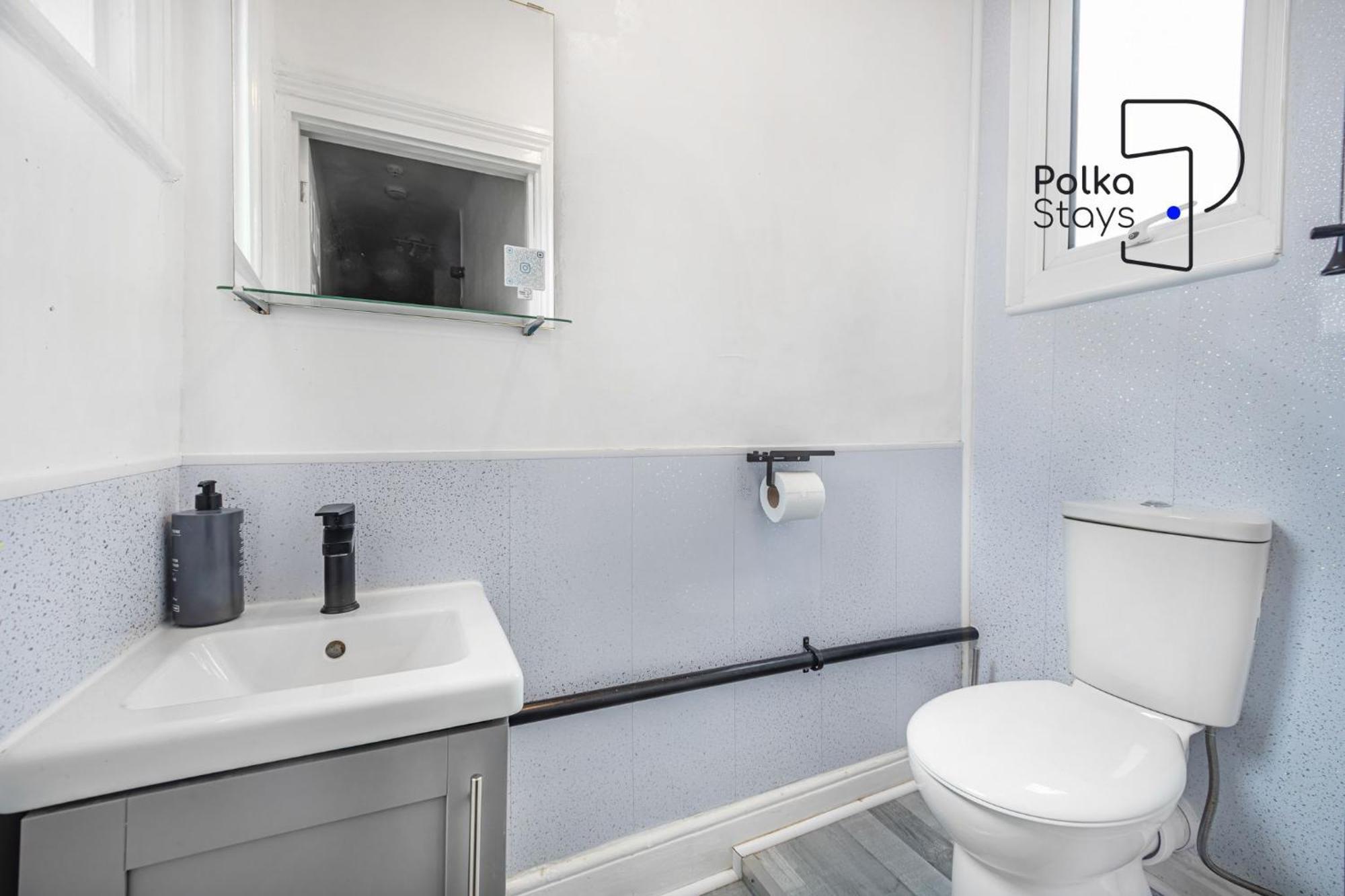 Polkadot Winter Gardens - Large Modern Apartments In Blackpool By Polkastays Bagian luar foto